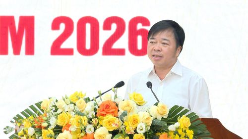 Đồng chí Bùi Văn Lương phát biểu ý kiến tại Hội nghị.