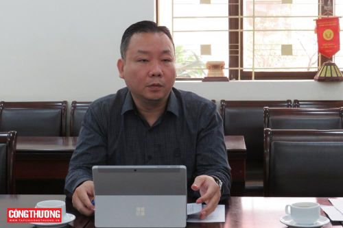 TS. Bùi Bá Nghiêm - Chuyên viên cao cấp, Phòng Thuận lợi hóa thương mại (Cục Xuất nhập khẩu) trao đổi tại buổi làm việc