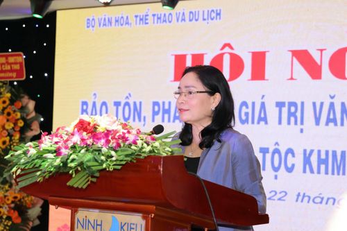 Thứ trưởng Bộ Văn hóa, Thể thao và Du lịch Trịnh Thị Thủy phát biểu khai mạc Hội nghị. Ảnh: Phạm Trung