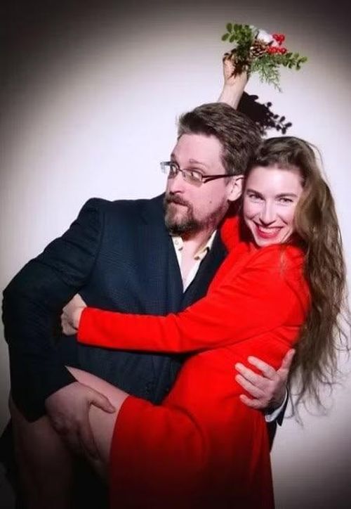 Edward Snowden và Lindsay Mills.