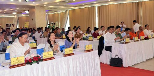 Các đại biểu dự hội nghị.