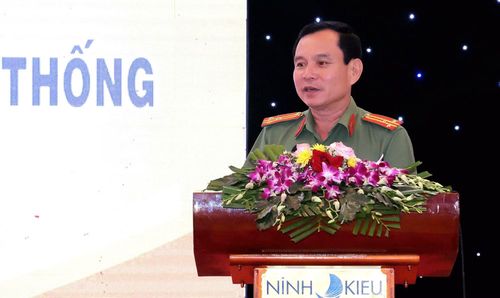 Đại diện Cục An ninh nội địa - Bộ Công an tham luận tại hội nghị.