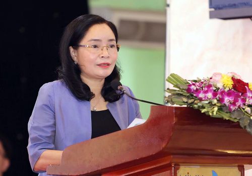 Bà Trịnh Thị Thủy, Thứ trưởng Bộ Văn hóa, Thể thao và Du lịch phát biểu tại hội nghị.