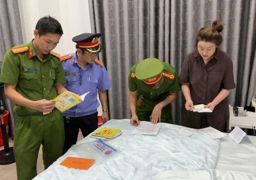 Cơ quan Công an phối hợp cùng Viện KSND khám xét nơi ở của các đối tượng.