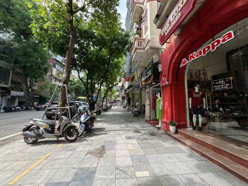 Thời gian gần đây vỉa hè ở Hà Nội đã trở nên thông thoáng hơn.