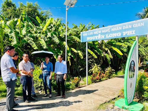 Đoàn công tác khảo sát cổng chào, đường vào và đánh giá hiện trạng thực tế tại di tích Khu lưu niệm Bác Ba Phi.