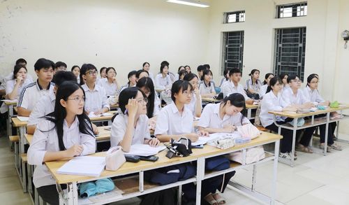Các em học sinh lớp 9 xã Quốc Oai đang tập trung ôn tập chuẩn bị bước vào kỳ thi tuyển sinh lớp 10 năm học 2026-2027. Ảnh: PV