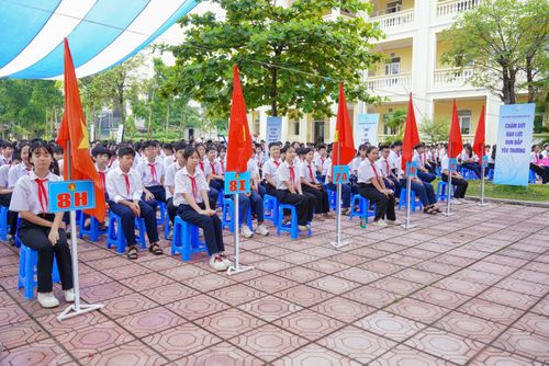 Đông đảo học sinh trường THCS Đông Xuân tham gia chương trình truyền thông. Ảnh: PV