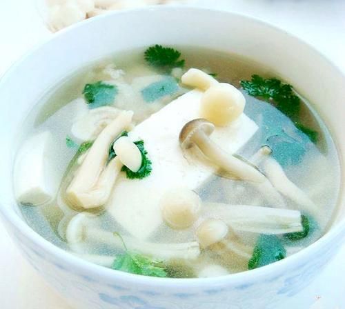 Đậu phụ nấu nấm thanh nhiệt, bổ dưỡng.