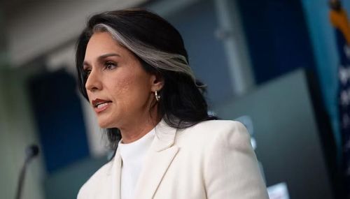 Theo nội dung bức thư, chồng của bà Gabbard vừa được chẩn đoán mắc một dạng ung thư xương hiếm gặp, buộc bà phải tạm dừng công việc để tập trung chăm sóc gia đình.