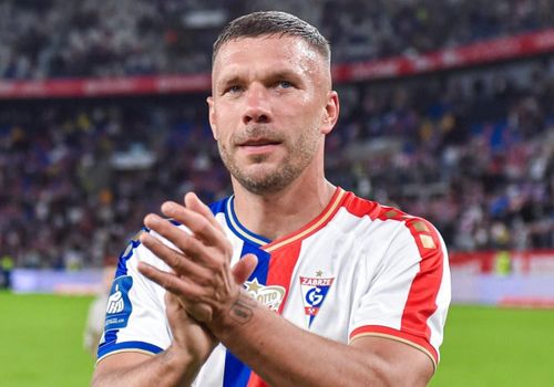 Podolski giải nghệ.