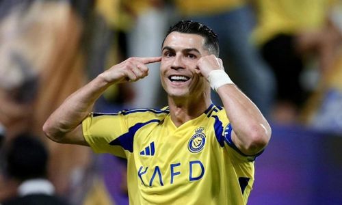 Ronaldo là vận động viên kiếm tiền nhiều nhất thế giới.