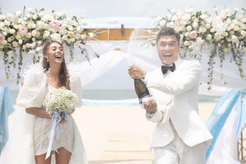Hôn lễ của cặp đôi từng gây chú ý bởi không gian lãng mạn bên biển cùng khoảnh khắc xúc động khi Bùi Tiến Dũng bật khóc lúc đọc lời hứa với vợ. Sau kết hôn, Dianka chuyển hẳn sang Việt Nam sinh sống để tiện chăm sóc gia đình và đồng hành cùng chồng trong công việc.