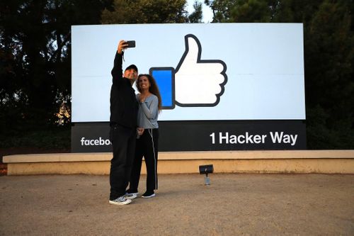 Facebook không còn là nền tảng thiết lập xu hướng. Ảnh: NYT.