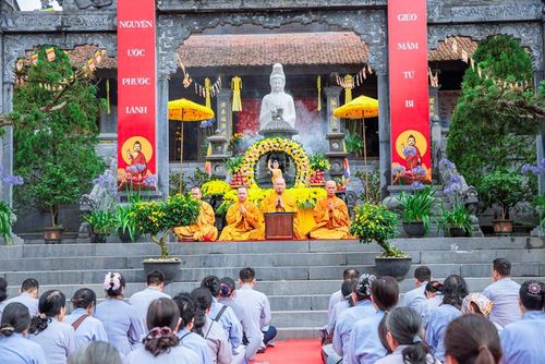Thông điệp Phật đản Phật lịch 2570 của Giáo hội Phật giáo Việt Nam cũng được tuyên đọc trang trọng tại buổi lễ
