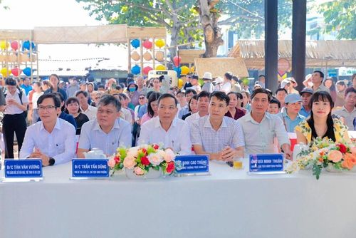 Lãnh đạo Sở VHTTDL TP. Đà Nẵng cùng các đại biểu tham dự lễ khai mạc "Ngày hội Bánh dân gian Hội An Đông năm 2026"