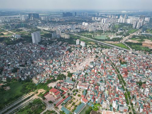 Dự án đường Tây Thăng Long nối Vành đai 3, đoạn qua phường Đông Ngạc, đang bước vào giai đoạn cao điểm giải phóng mặt bằng từ đường Phạm Văn Đồng đến đường Bờ Tây sông Nhuệ. Ảnh: TTXVN
