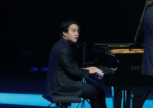 Nghệ sĩ piano Nguyễn Việt Trung.
