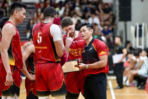 Huấn luyện viên Vũ Thế Cang có trận ra quân thuận lợi cùng Saigon Heat. (Ảnh: VBA)