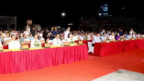 Các đại biểu tham dự chương trình.