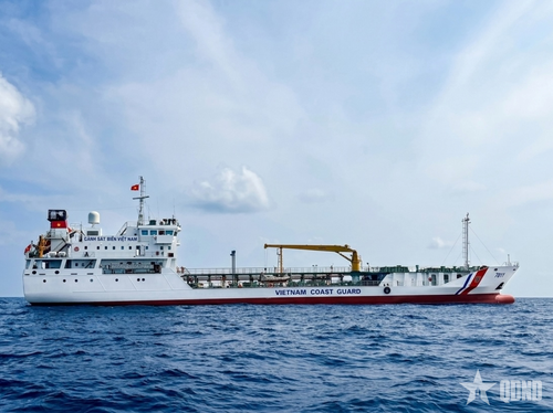 Tàu CSB 7011, Hải đội 322, Hải đoàn 32 thực hiện nhiệm vụ trên biển.