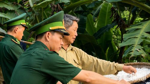 Những mô hình sinh kế bền vững đang góp phần củng cố niềm tin của đồng bào biên giới với Đảng.