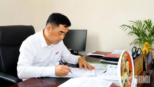 Đồng chí Lê Hữu Nghị, cán bộ tăng cường giữ cương vị Chủ tịch UBND xã Nhi Sơn, tỉnh Thanh Hóa, là tấm gương cán bộ “ba cùng” với dân, trở thành điểm tựa vững chắc nơi biên cương.