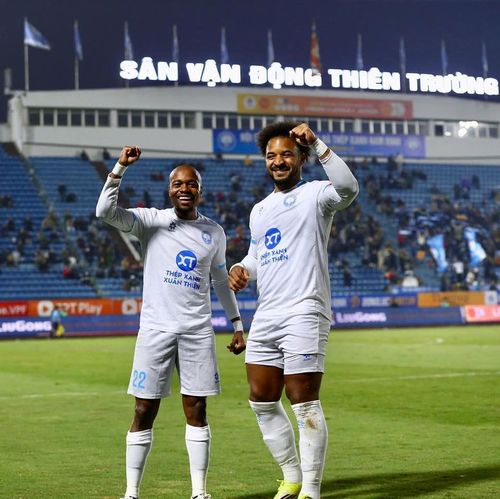 Percy Tau không nằm trong kế hoạch mùa tới của T. Nam Định.