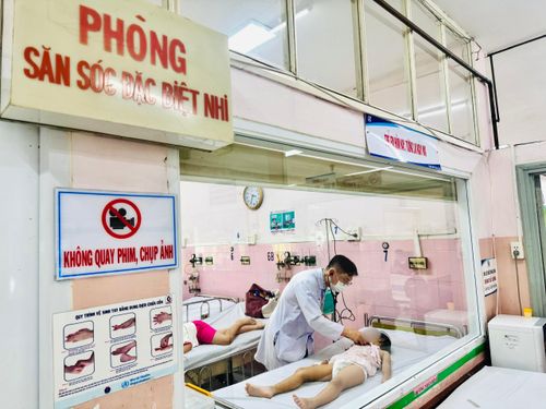  Một học sinh Trường Tiểu học Bình Quới Tây bị ngộ độc thực phẩm hồi tháng 4-2026. 