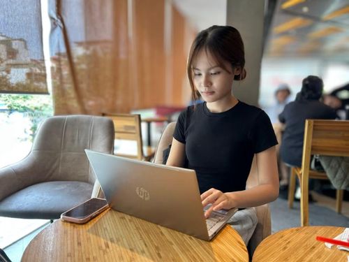Hà Anh hiện làm nghề sáng tạo nội dung tự do. Ảnh: NVCC