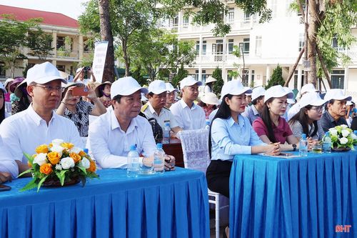 Đại biểu tham dự lễ phát động.