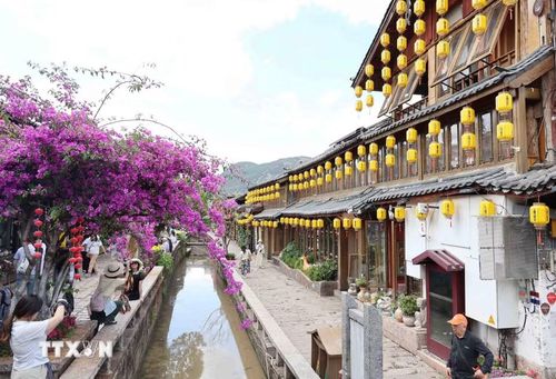 Nét đẹp văn hóa cùng những giá trị truyền thống lâu đời vẫn tồn tại nơi Lệ Giang cổ trấn, biến vùng đất này trở thành điểm dừng chân trong mơ của các tâm hồn yêu khám phá. (Ảnh: Công Tuyên/TTXVN)