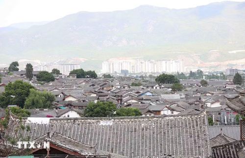 Lệ Giang cổ trấn được xây dựng vào cuối thời nhà Tống, đầu triều nhà Nguyên, đến nay đã có lịch sử hơn 800 năm. (Ảnh: Công Tuyên/TTXVN)