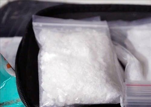 Cơ quan Công an thu giữ khoảng hơn 1kg ma túy Ketamine cùng nhiều tang vật liên quan. Ảnh TTXVN phát