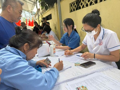 Khám sức khỏe cho miễn phí cho người dân là chính sách rất nhân văn theo Nghị quyết 72.