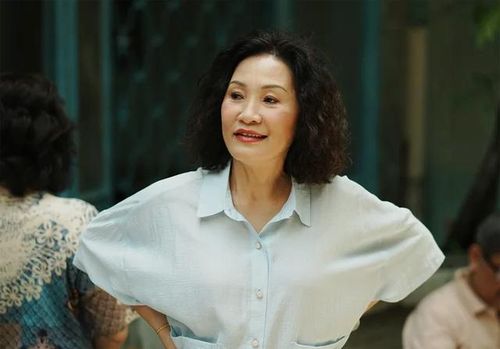 Hồng Đào giờ đây đang trở lại mạnh mẽ với nghệ thuật.