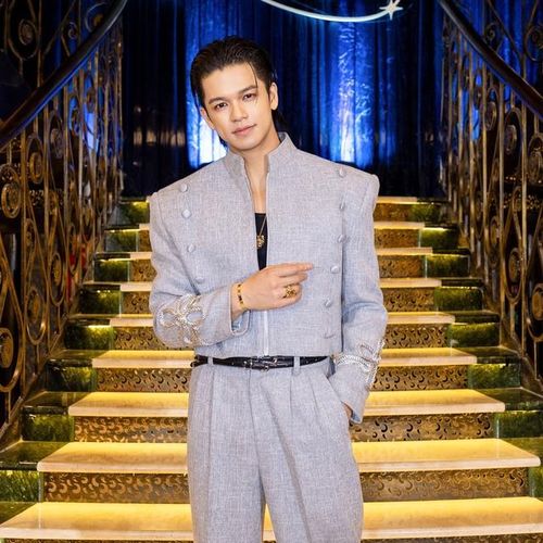 Ca sĩ (S)Trong Trọng Hiếu giành giải "Best Looking Gentleman" (Quý ông đẹp nhất).