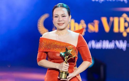 Lựa chọn tạm dừng với điện ảnh, tập trung cho sân khấu kịch cũng như việc kinh doanh của Việt Hương khiến nhiều khán giả tiếc nuối.