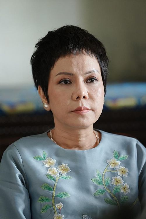 Việt Hương biến hóa đa dạng, thể hiện nội tâm giàu cảm xúc từ Chị Dâu đến Cục Vàng Của Ngoại.