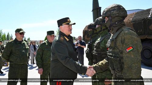 Tổng thống Belarus Aleksandr Lukashenko đã đến thăm một lữ đoàn tên lửa thuộc Lực lượng vũ trang tại huyện Osipovichi. Ảnh: president.gov