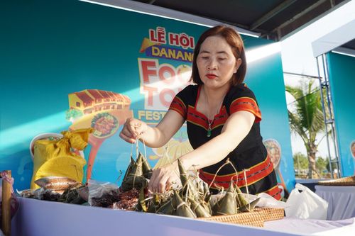 Lễ hội "Vị biển" còn có sự tham gia của các gian hàng ẩm thực miền núi Đà Nẵng. Ảnh: PHAN VINH