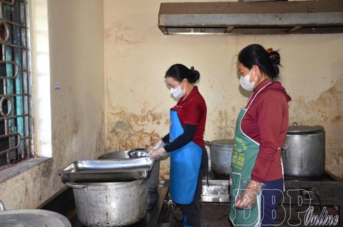 Ý thức chấp hành về ATTP tại các bếp ăn tập thể chuyển biến rõ rệt.