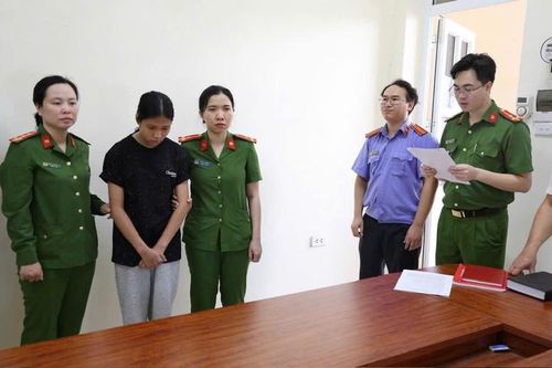 Hai đối tượng tại cơ quan điều tra - Ảnh: Công an Phú Thọ