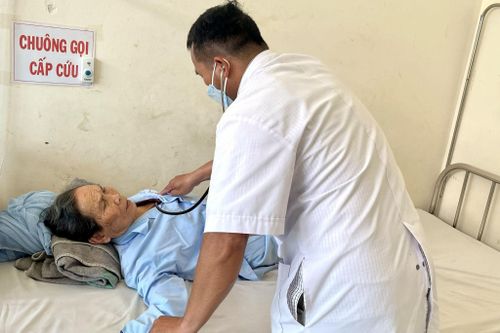 Chăm sóc sức khỏe người cao tuổi tại Trung tâm Y tế khu vực Bảo Lâm