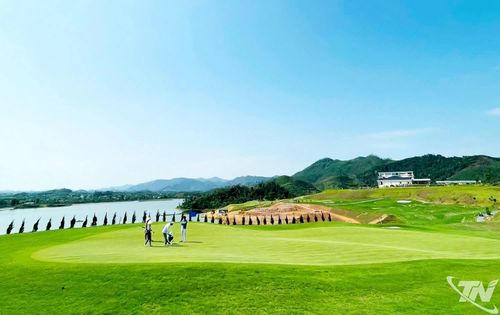 Cùng với sự phát triển của hạ tầng du lịch và hệ thống sân golf hiện đại, du lịch golf đang từng bước được khai thác, mở ra hướng phát triển mới cho ngành Du lịch tỉnh Thái Nguyên.