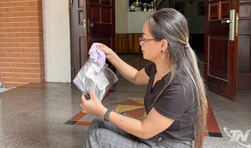 Shop Nắng STORE livestream sản phẩm mới, đẹp nhưng gửi cho khách không đúng sản phẩm, kém chất lượng, có thái độ thách thức khi bị phản hồi yêu cầu giải quyết đơn hàng.