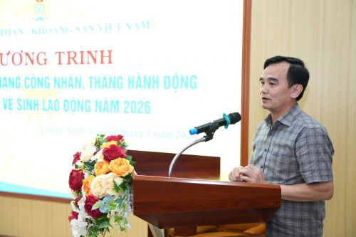 Chủ tịch Công đoàn TKV Lê Thanh Xuân ghi nhận, đánh giá cao kết quả phong trào thi đua LĐSX, triển khai thực hiện Tháng Công nhân của Than Dương Huy