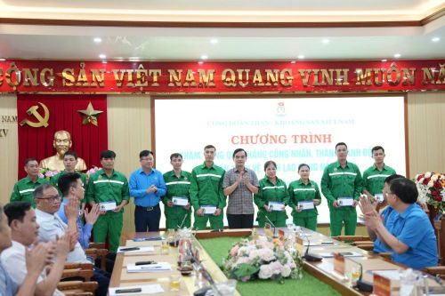 Khen thưởng các ATVSV xuất sắc của Công ty Than Dương Huy