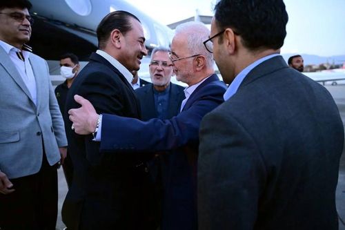 Tư lệnh quân đội Pakistan Asim Munir (thứ hai từ trái sang) được Bộ trưởng Nội vụ Iran Eskandar Momeni chào đón ở Tehran. Ảnh: JapanTimes