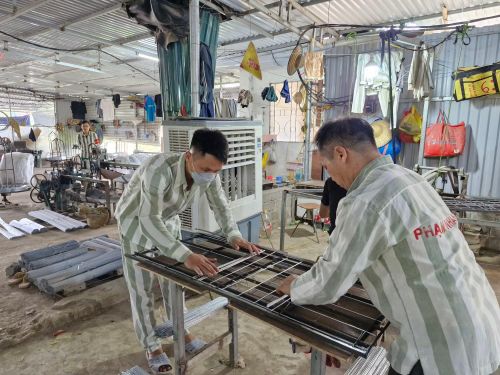 Nhiều phạm nhân thành thạo nghề cơ khí.